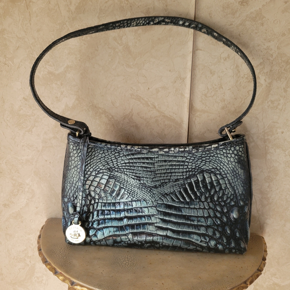 Elegant Crocodile Pattern Shoulder Bag